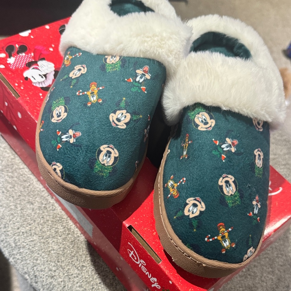 Disney Green and Cream Character Slippers size 7/8